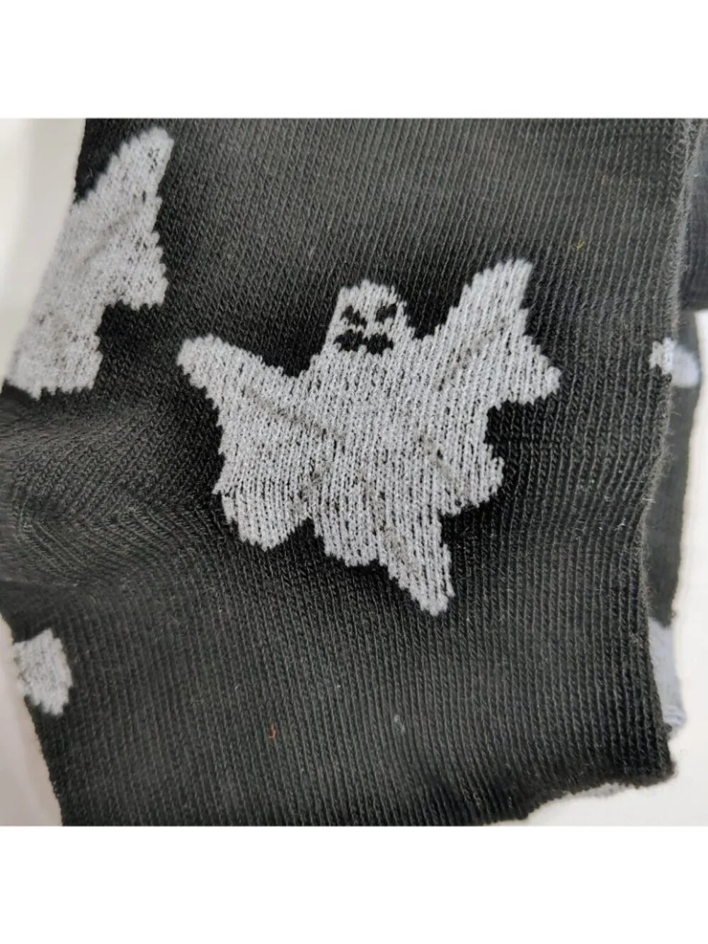 Halloween Crew Socks Womens Size 6-12 Gray Ghost Pattern Lightweight